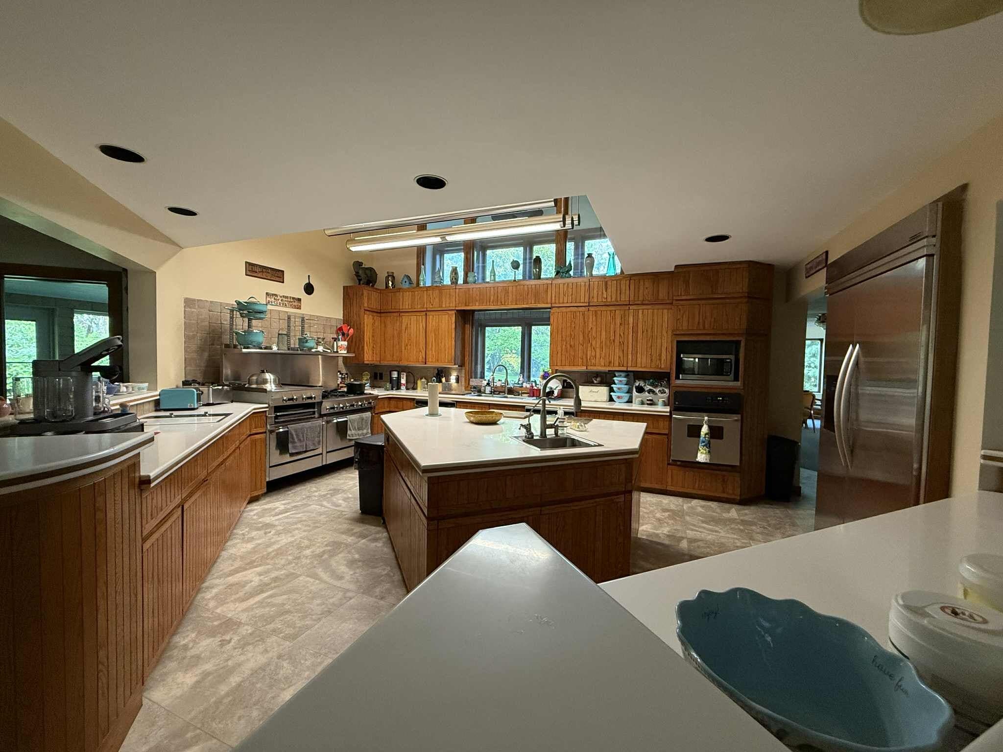 shared kitchen - 123 Hardy St