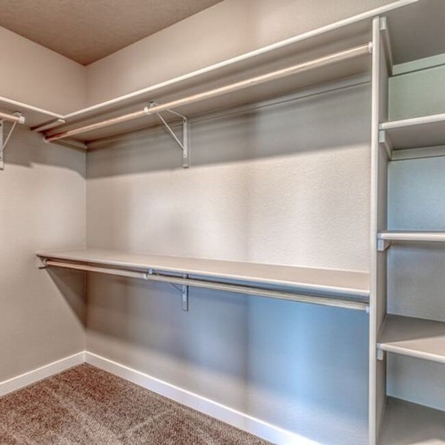 Building Photo - 4-Bedroom Townhome in West Boise