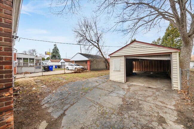 Building Photo - 16283 Carlisle St