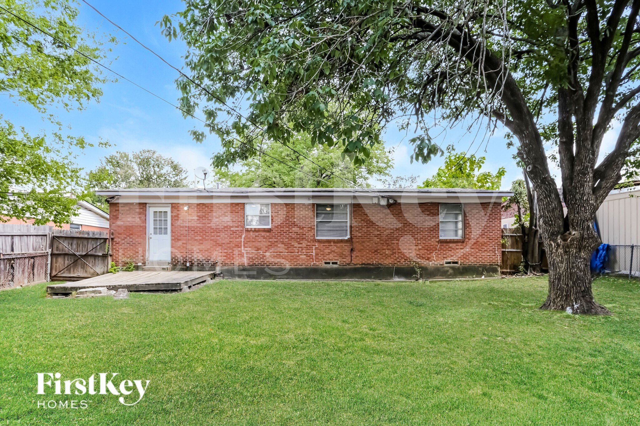 Building Photo - 10455 Plummer Dr