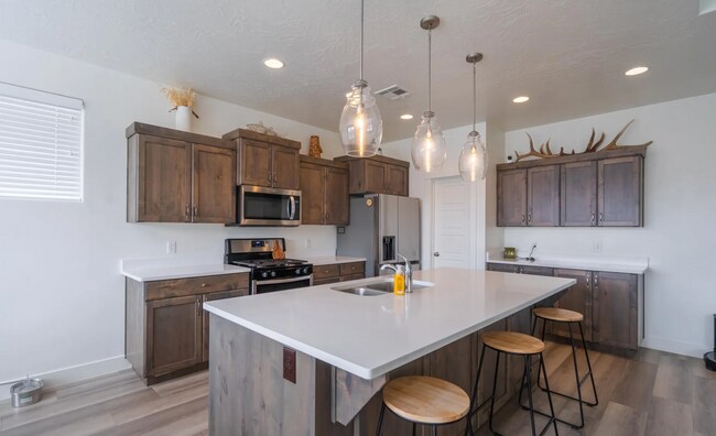 Building Photo - 3094 Fuchsia Dr