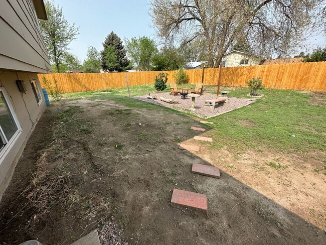 Building Photo - 4 BED 2 BATH HOME CLOSE TO PETERSON AFB & SCHRIEVER AFB!