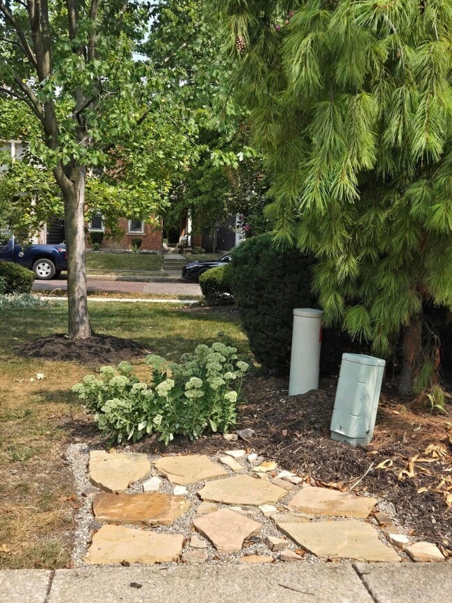 Building Photo - 319 W 2nd Ave