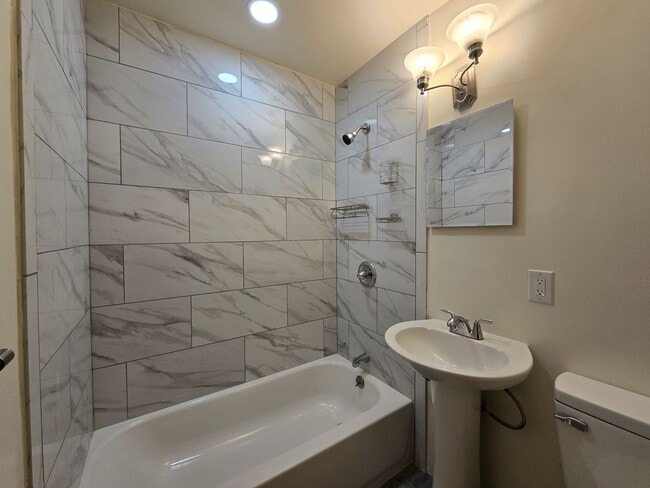 Building Photo - 2412 Rosina St