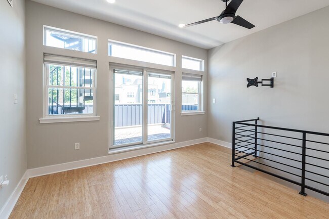 Building Photo - Three Bedroom Graduate Hospital Townhome