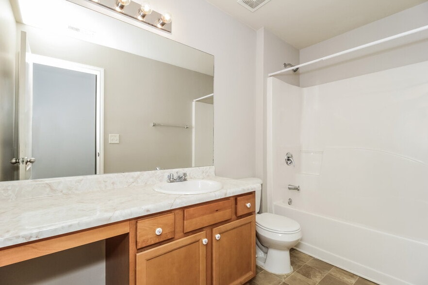 Building Photo - 162 High Point Way