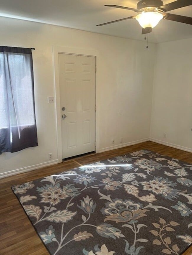 Building Photo - 1 Bedroom, 1 Bath House
