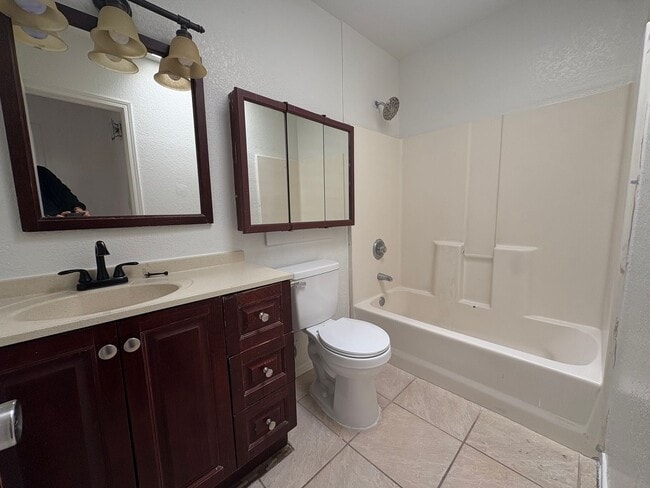 Building Photo - EASTSIDE HOME FOR RENT