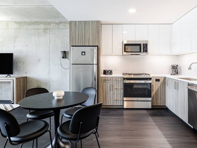 Building Photo - 1550 NW Naito Pkwy