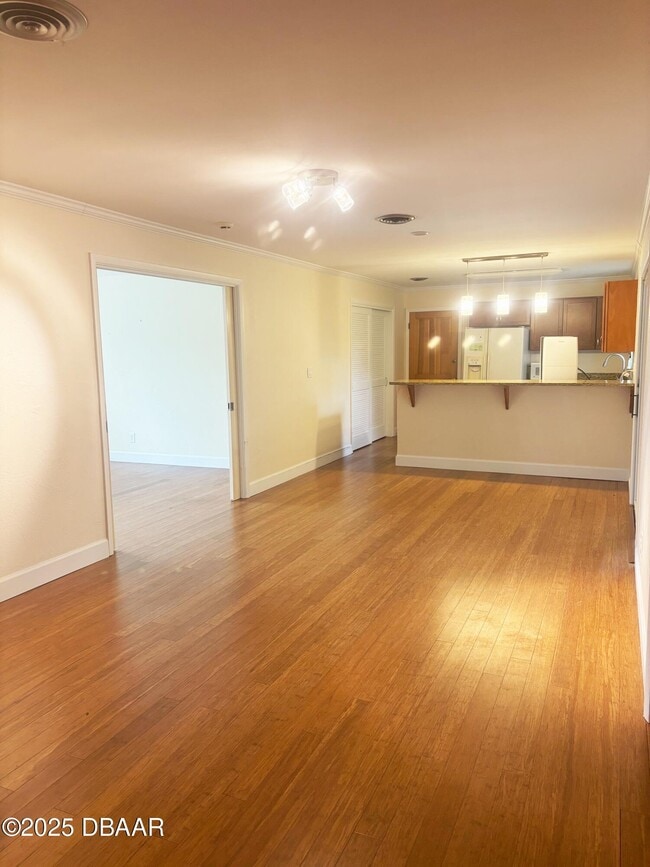 Building Photo - 19 Capri Cir