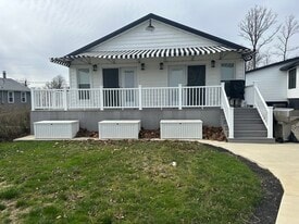 Building Photo - 7712 Walnut St