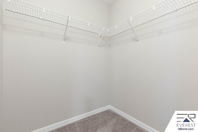 Building Photo - 10 Wildwood Pl