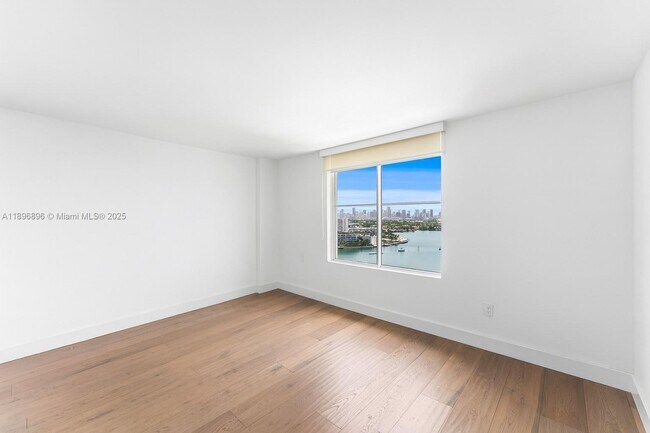 Building Photo - 1900 Sunset Harbour Dr