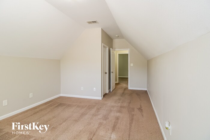 Building Photo - 2456 Ingleside Dr