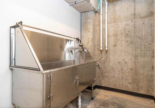 Building Photo - Larkspur - Building B