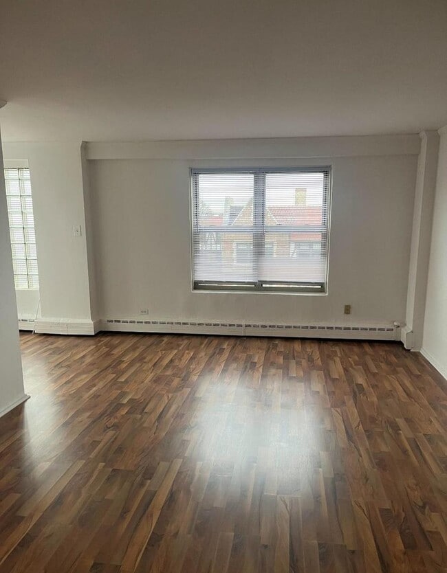 Building Photo - 2620 W Berwyn Ave