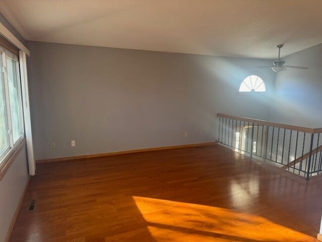 Building Photo - Beautifully Updated 3 Bed, 2 Bath, 2 Car Garage End Unit Townhome with Vaulted Ceilings