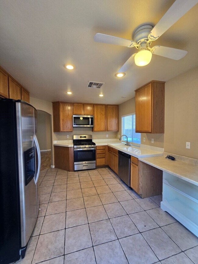 Building Photo - 816 Bow Creek Ln