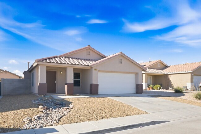Building Photo - 641 Bent Grass Ave