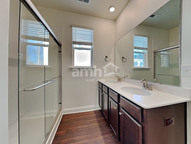 Building Photo - 623 Rivermist Dr