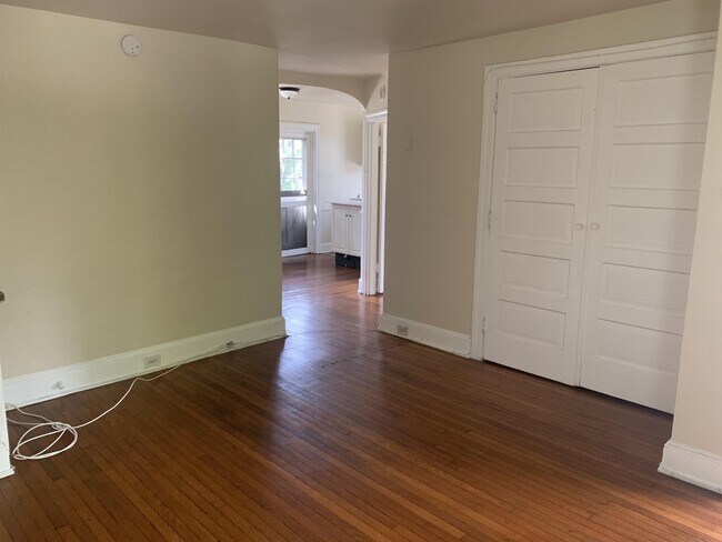 Building Photo - 164 W Baltimore Ave