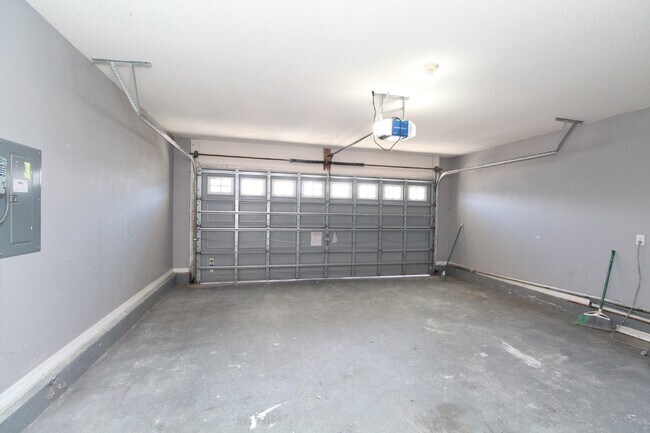 Building Photo - West Pensacola 4-Bedroom Home with Bonus R...