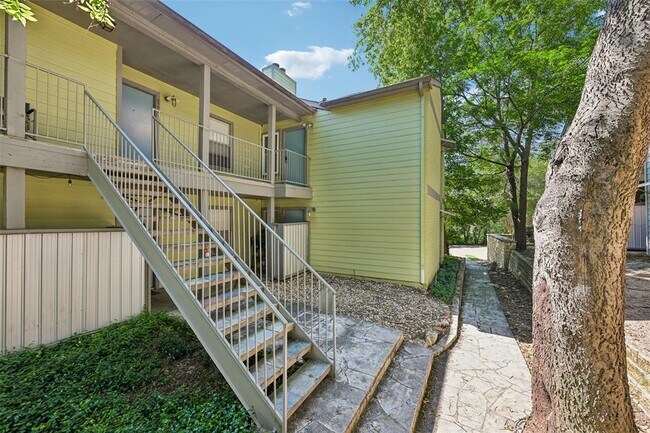 Building Photo - 3204 Menchaca Rd