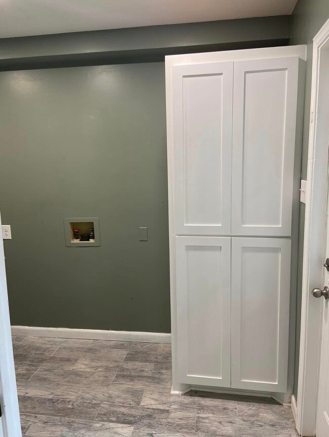 Building Photo - Tidwell Rd