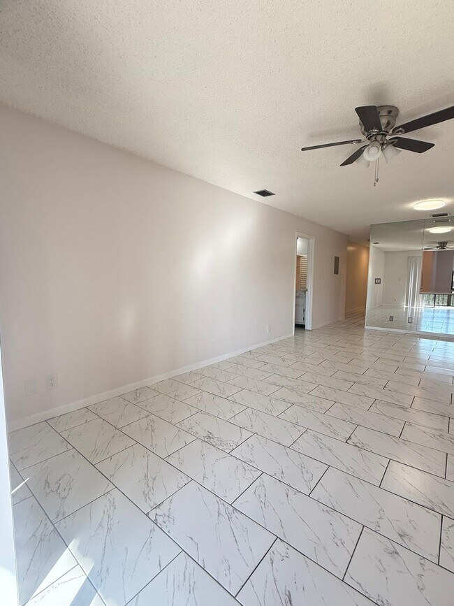 Building Photo - 5987 Forest Hill Blvd