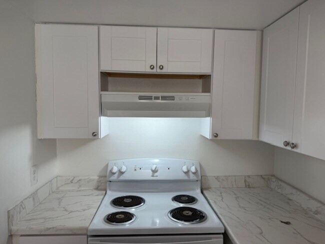 Building Photo - Coral Gardens one bedroom condo
