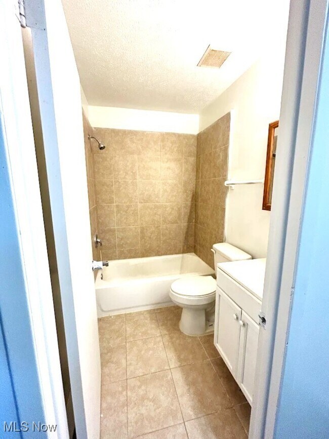 Building Photo - 201 Burton Dr