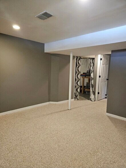 Building Photo - 44900 Bayview Dr