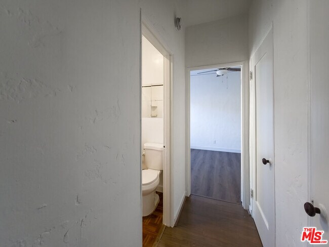 Building Photo - 427 N Adams St