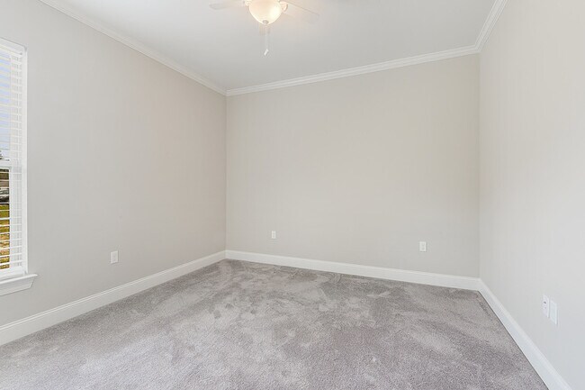 Building Photo - 10353 Fountain Ln
