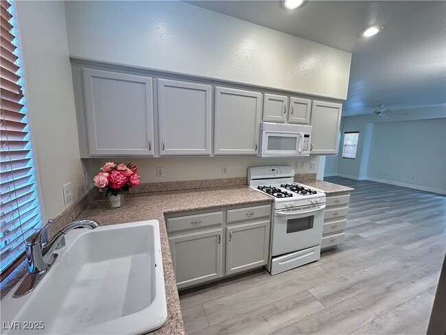 Building Photo - 136 Tilbury Ave