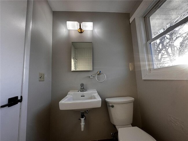 Building Photo - 453 13th Ave NW