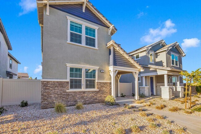 Building Photo - Eco-Friendly 3BR Home in Palmdale