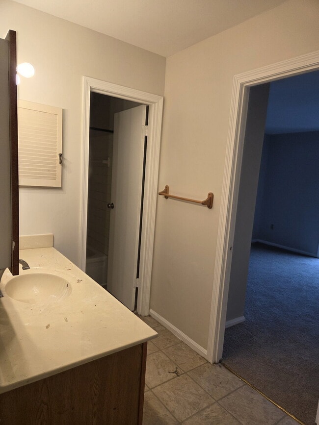 Building Photo - "Charming 2-Bedroom Condo Retreat in the Heart of Hagerstown!"