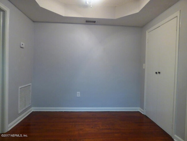 Building Photo - 2575 Myra St