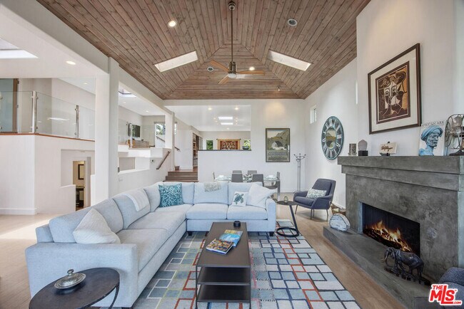 Building Photo - 1312 Shoreline Dr