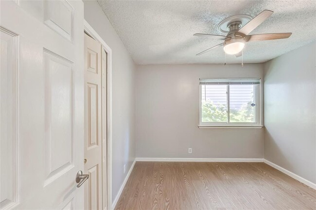 Building Photo - 1204 Woodfield Dr