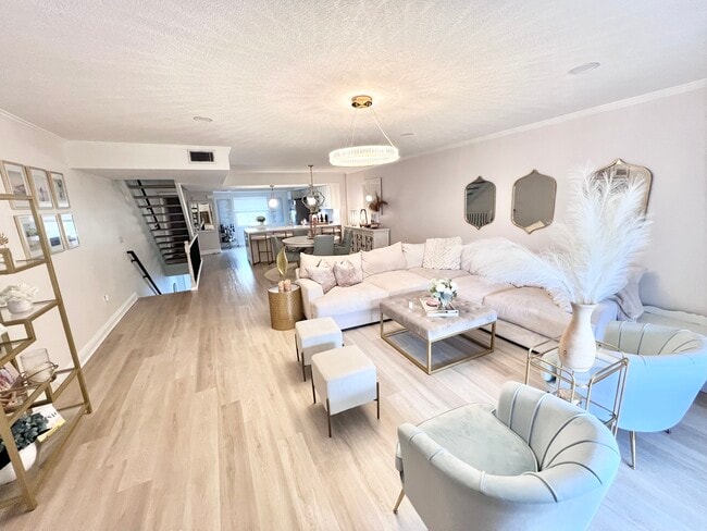 Building Photo - 465 Pinellas Bayway S