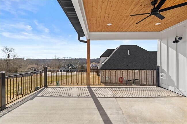 Building Photo - 2170 Hopkins Ln