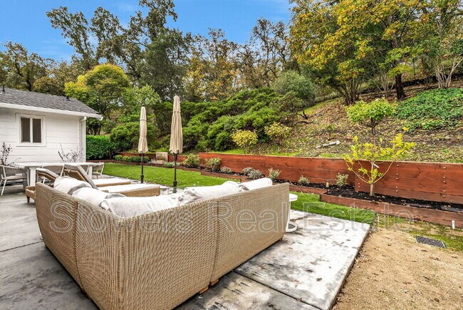 Building Photo - 627 N Silverado Dr