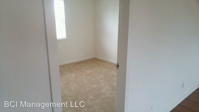 Building Photo - 2125 Cameron Dr