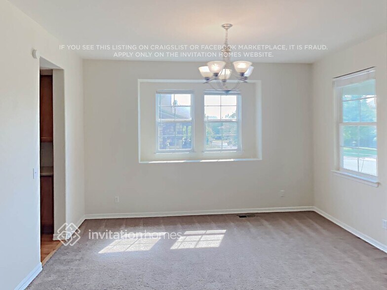 Building Photo - 206 N Coolidge Way