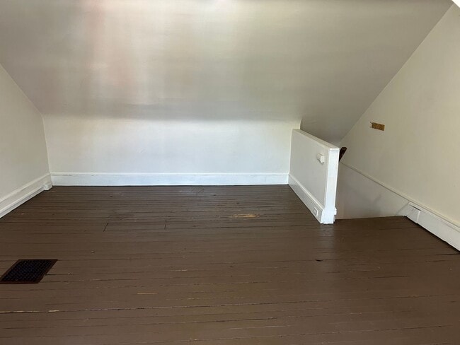 Building Photo - Welcoming 3 Bedroom in Lancaster City