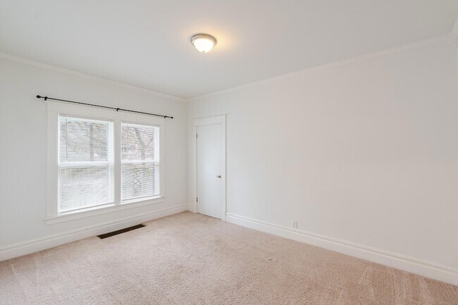 Building Photo - 306 Brown St