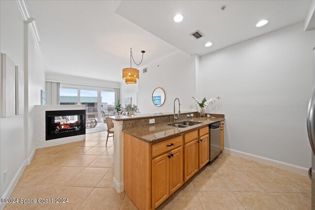 Building Photo - 601 N Miramar Ave