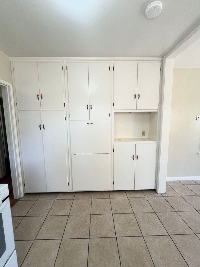Building Photo - Charming 2 Bedroom Cottage in the Heart of Downtown Paso Robles! AVAILABLE July 1st, 2026 **DO NO...